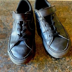 Black legacy Nike sneakers